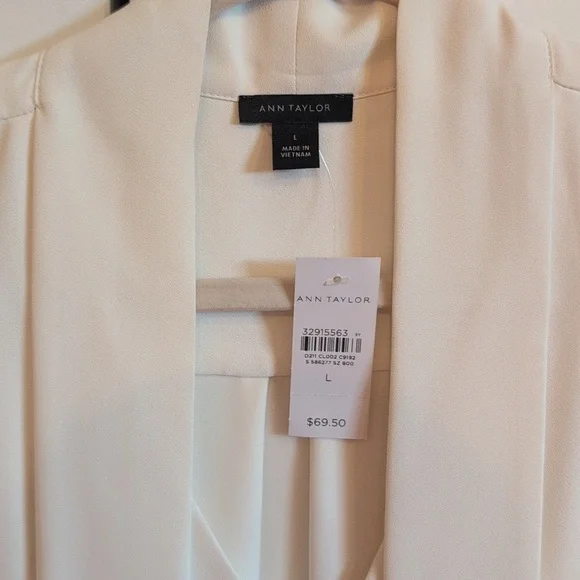 Ann Taylor Sleeveless Blouse - Picture 2 of 7